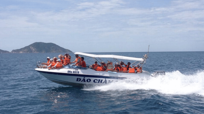 High speed canoe cham island