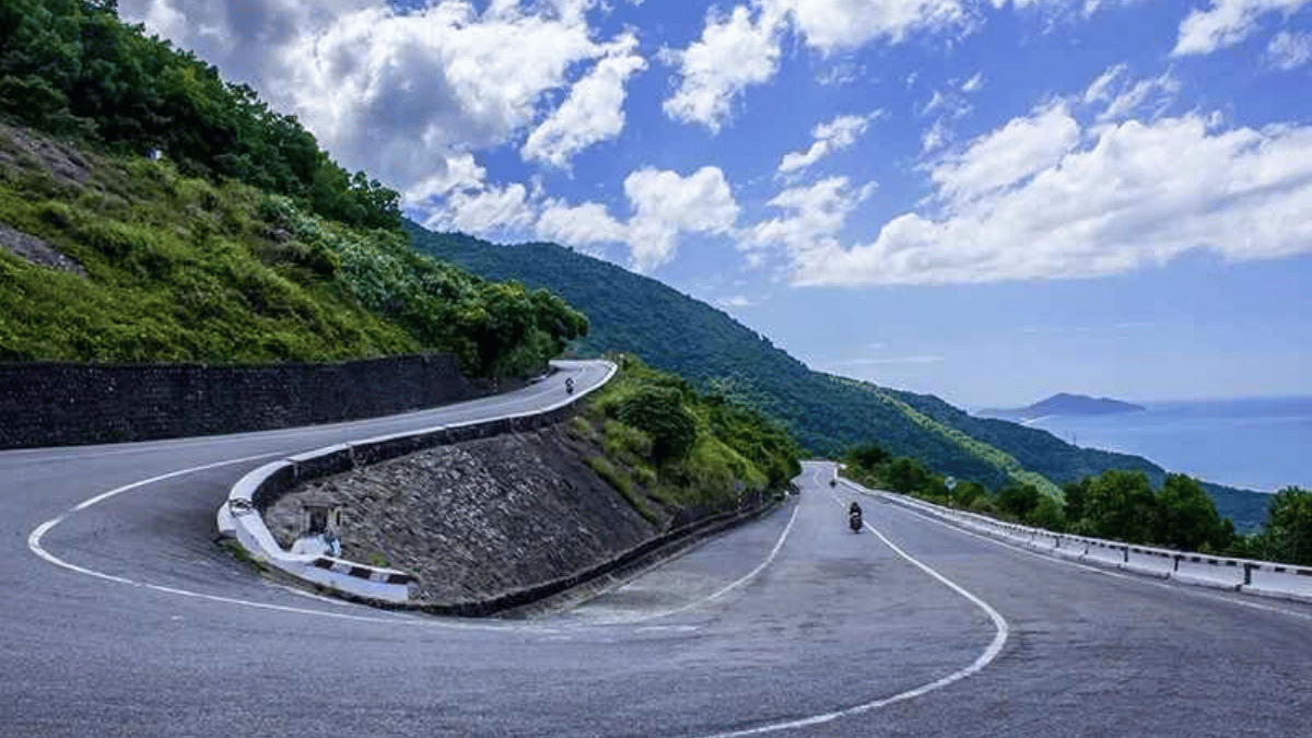 C-curve at hai van pass