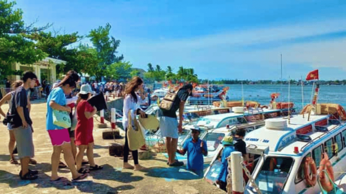 Visit Au Thuyen and Cu Lao Cham Museum