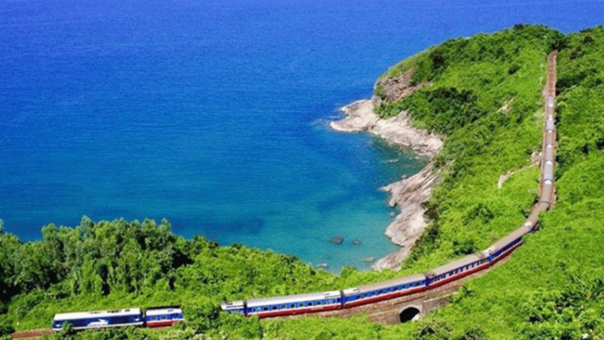 train via Hai Van Pass