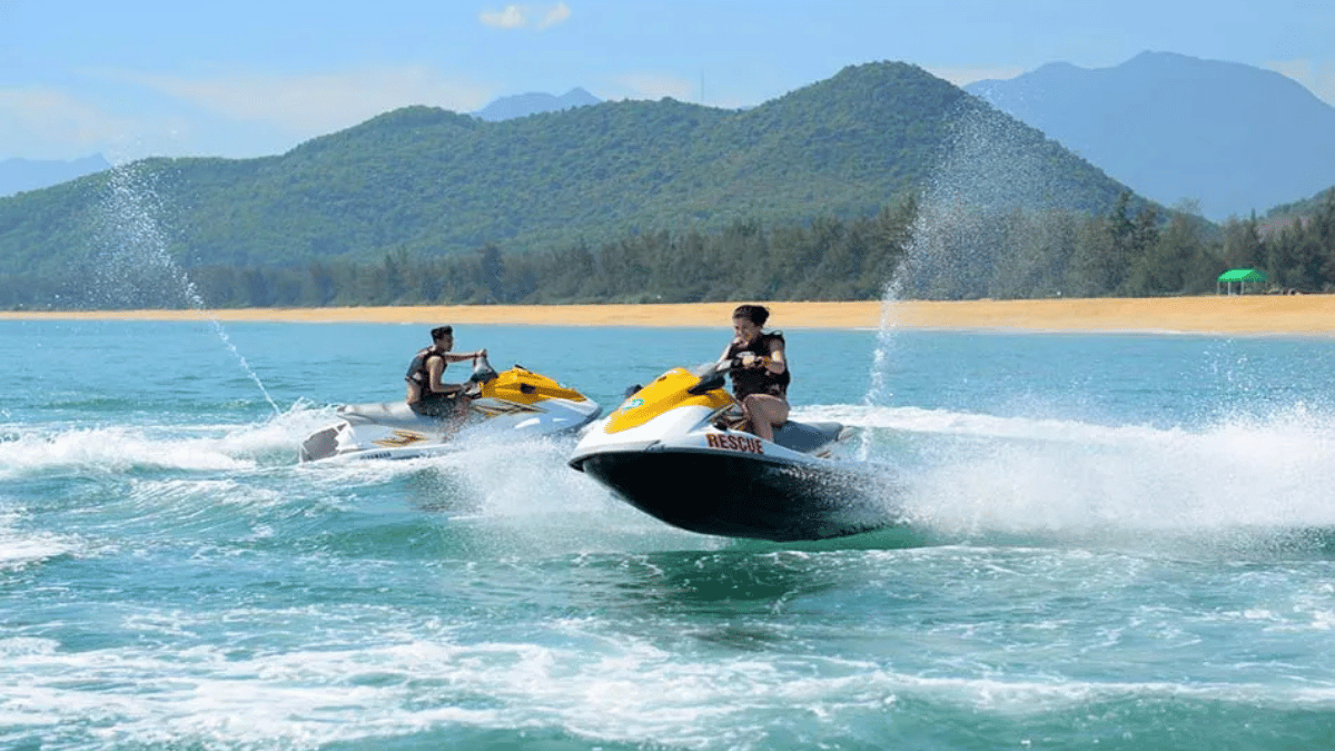 Jet Ski at my khe beach
