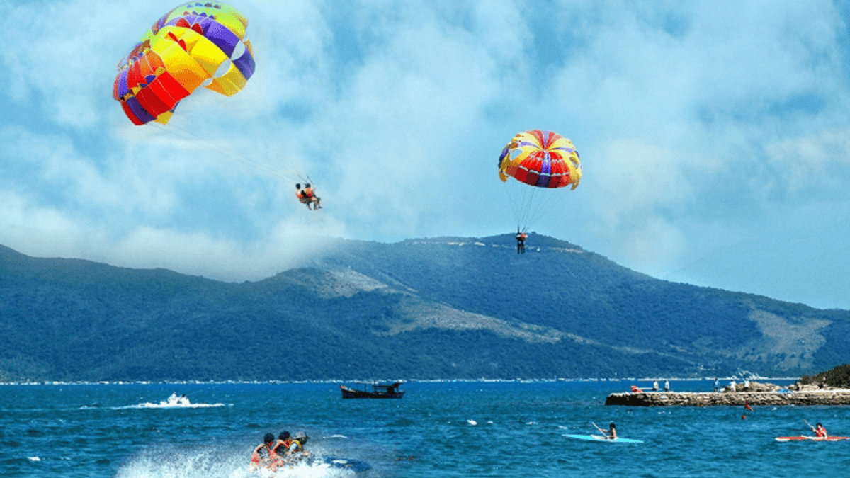 Paragliding at my khe beach