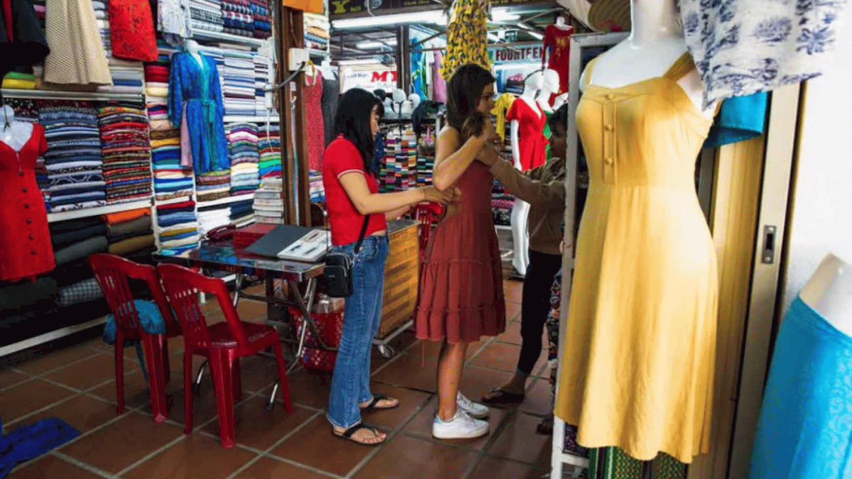 Silk and tailor-made clothes in hoi an