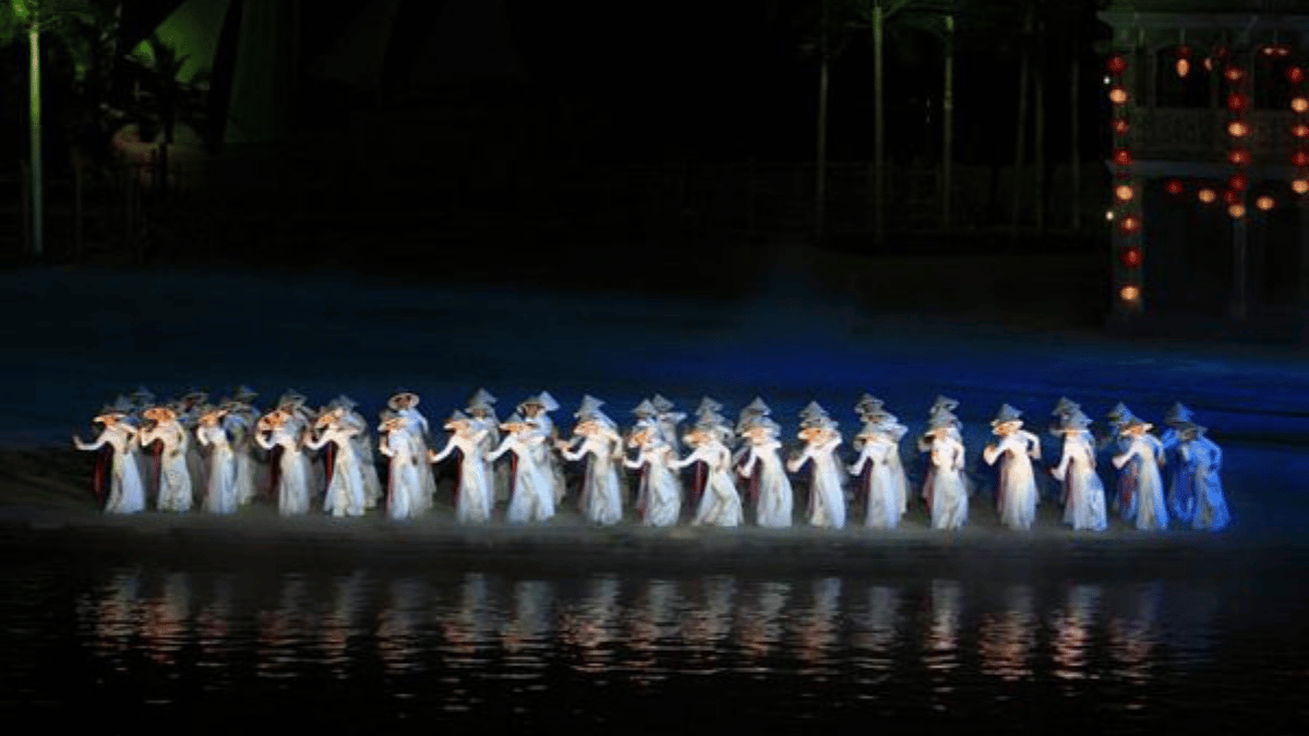 act 5 - ao dai - Hoi An Memories Show