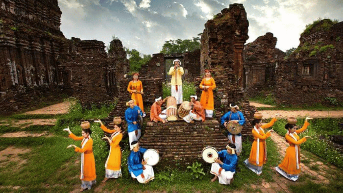 unique cham cultural performance at my son sanctuary